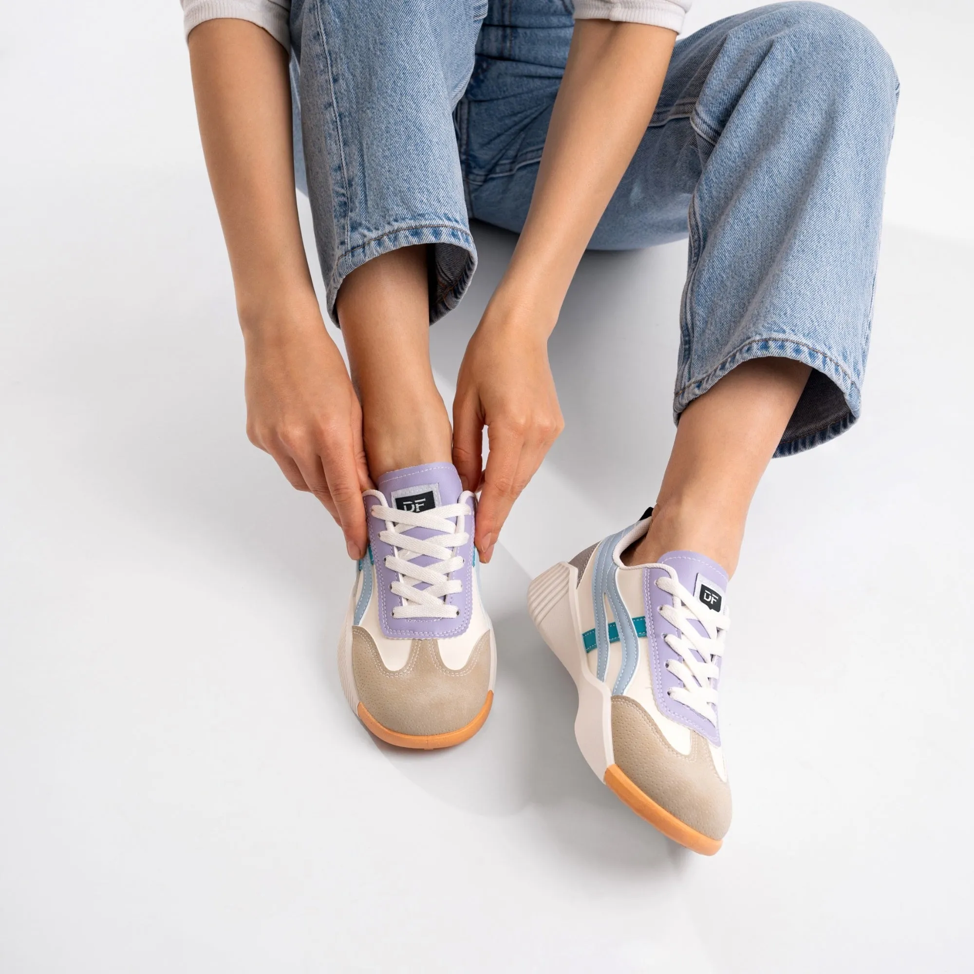 Dahlia - Stylish Sneakers