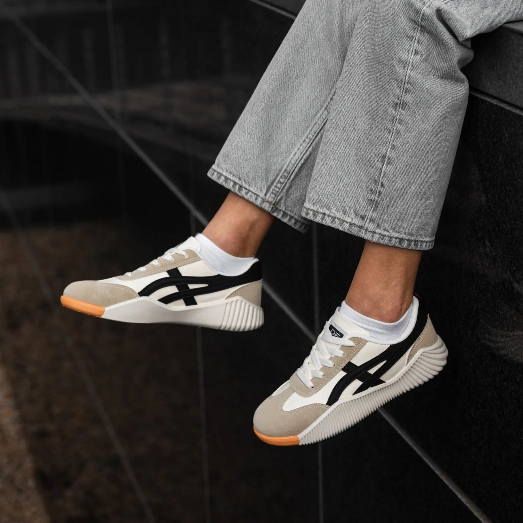 Dahlia - Stylish Sneakers